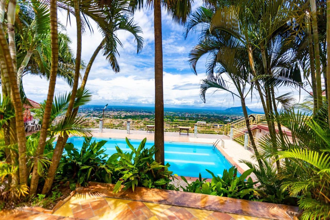 Sky Plus Hotel & Resort Ho 外观 照片